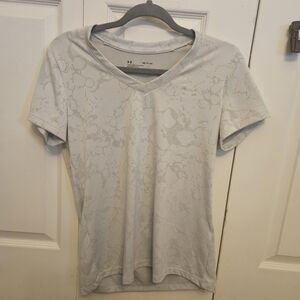 Under Armour Women's Light Gray Short Sleeve V-Neck Performance Tee